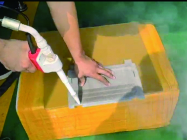 專(zhuān)業(yè)去毛刺機(jī)模具清洗廠家直供干冰清洗的原理