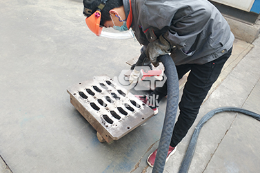 鑄造行業(yè)模具清洗-選擇干冰清洗機清洗