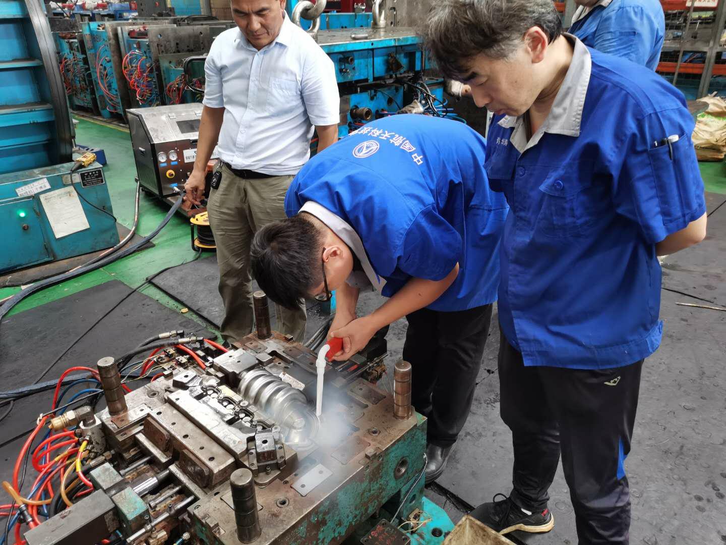 注塑模具清洗選擇干冰清洗的優(yōu)勢(shì)是什么？