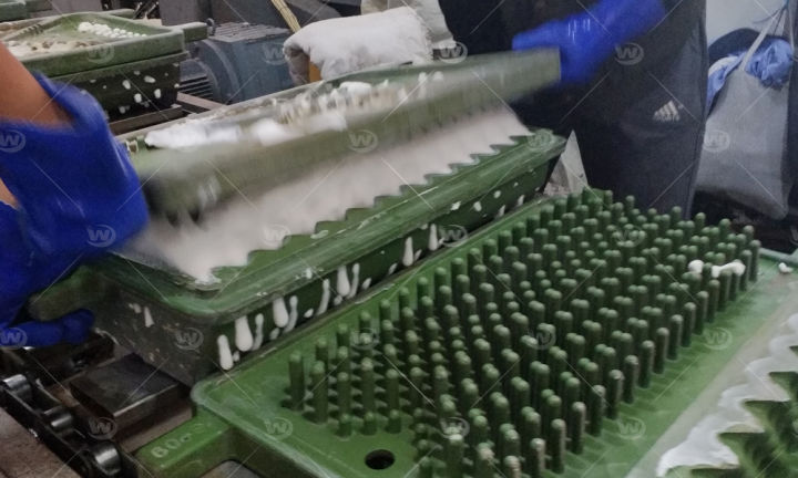 干冰清洗機(jī)是一種高效、環(huán)保、安全、經(jīng)濟(jì)的清洗設(shè)備