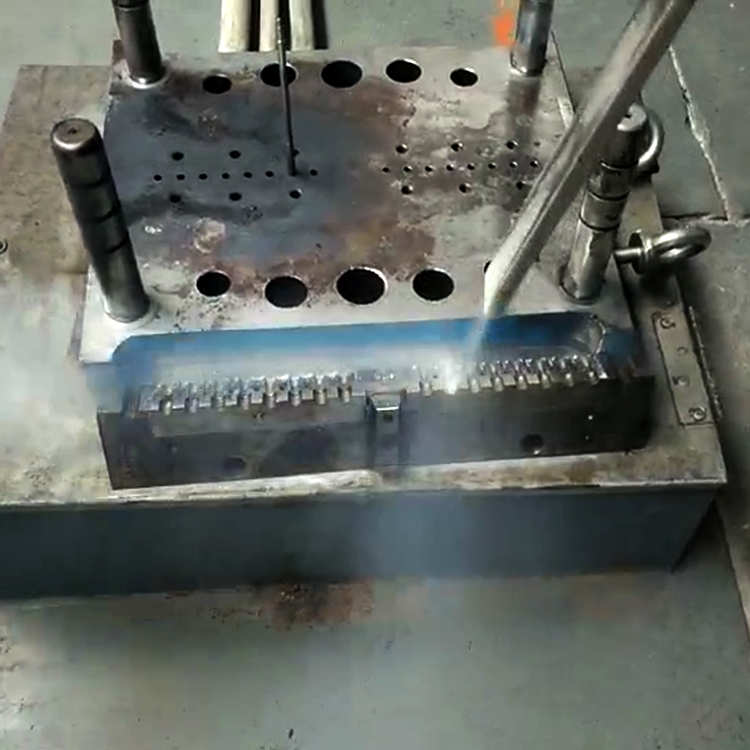 干冰清洗壓鑄模具在線清洗效率高