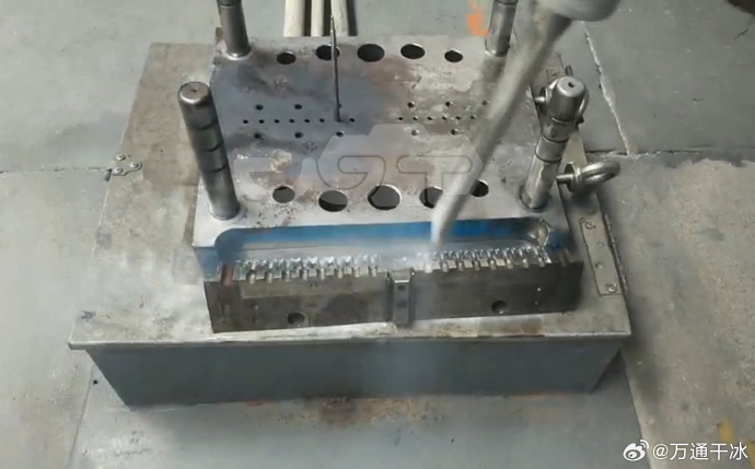 注塑模具為什么要定期清洗？?