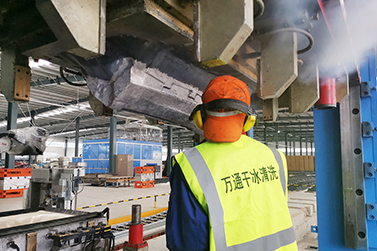 干冰清洗技術(shù)：不損傷設(shè)備表面的環(huán)保清洗方式